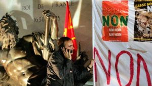 découvrez les enjeux et les résultats du référendum de 2005 en france, qui portait sur la ratification du traité établissant une constitution pour l’europe. analyse et contexte historique.