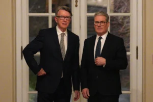 découvrez les liens entre peter mandelson et jeffrey epstein, et les faits marquants de leur relation évoqués dans les médias. analyse claire et actualisée sur ce sujet sensible.