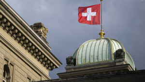 découvrez tout sur la politique suisse : fonctionnement du système politique, rôle des institutions, votes populaires et actualités majeures sur la démocratie helvétique.