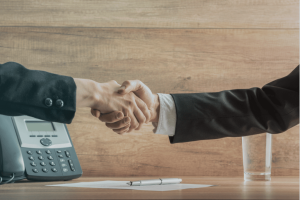 découvrez les étapes clés et nos conseils pratiques pour réussir la reprise d'une entreprise, de la préparation à la finalisation du projet.