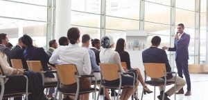 découvrez nos conseils et astuces pour organiser un séminaire réussi : préparation, animation, gestion des participants et ambiance professionnelle garantie.