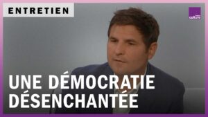 découvrez une analyse approfondie du désenchantement politique actuel et de ses impacts sur la remise en cause de la démocratie, explorant les causes, les conséquences et les perspectives d'avenir.