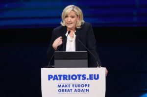 découvrez les liens et influences entre le rassemblement national en france et la politique de donald trump aux états-unis.