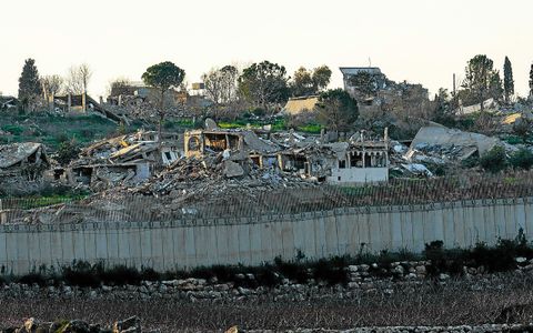 découvrez les récentes frappes de drones iraniennes ciblant l'arabie saoudite et le koweït, leurs implications régionales et les réactions internationales.